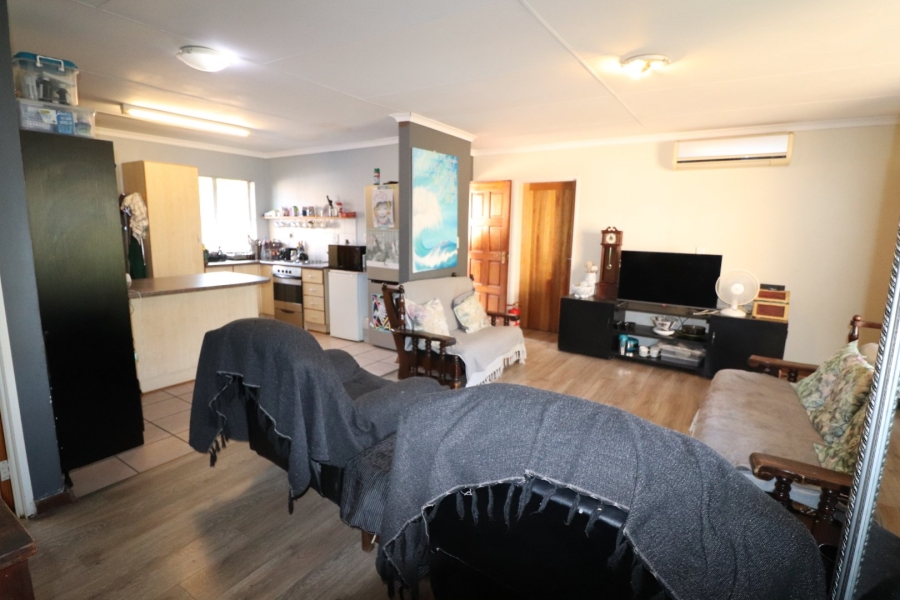 2 Bedroom Property for Sale in Langenhovenpark Free State